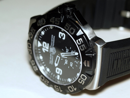 tag heuer formula 1 big date